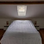 Large Private Near Center With Free Public Parking Проживання в сім'ї