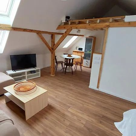 Large Private Near Center With Free Public Parking Проживання в сім'ї *
