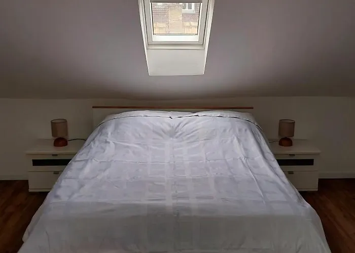 Large Private Near Center With Free Public Parking Accommodatie bij particulieren